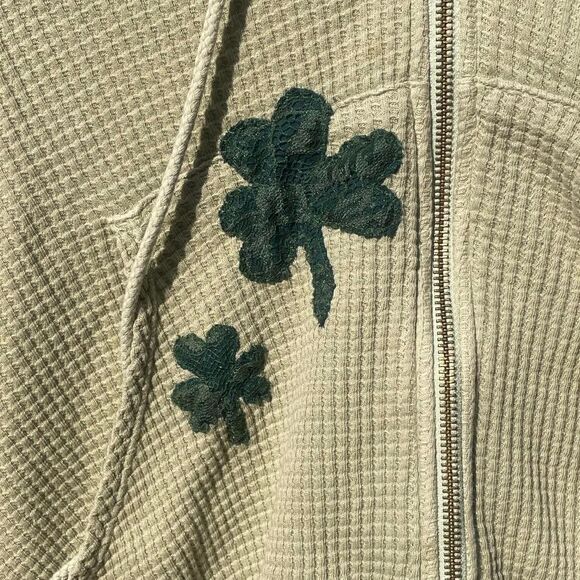 Urban-Outfitters Reworked Handmade Shamrock Clover Green Cropped Zip-up Hoodie - Picture 3 of 6